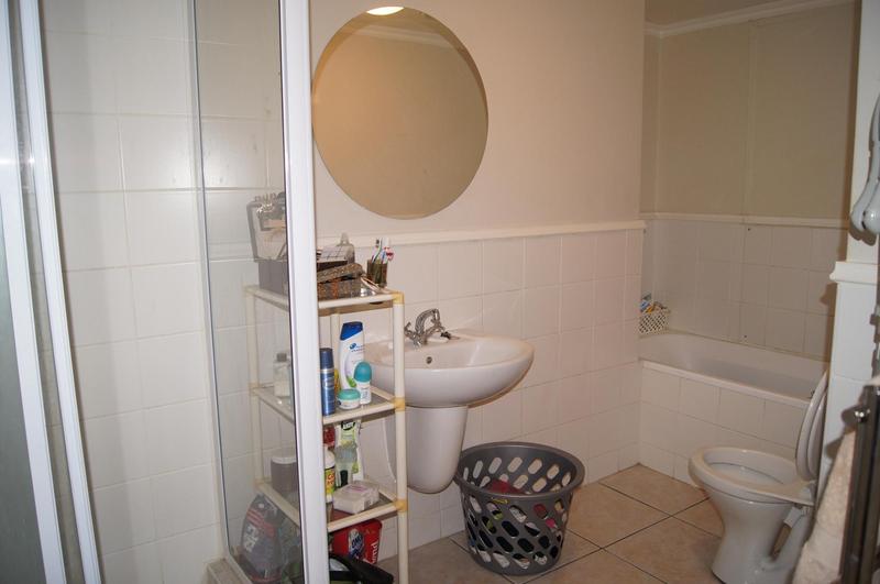 To Let 2 Bedroom Property for Rent in Woodstock Western Cape